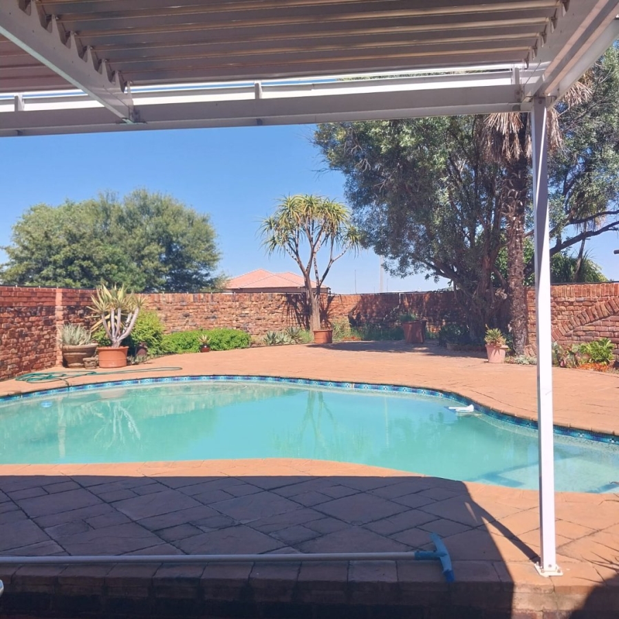 5 Bedroom Property for Sale in El Toro Park Northern Cape